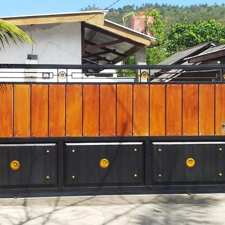 Selow Homestay Kuta  Buitenkant foto