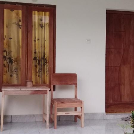 Selow Homestay Kuta  Buitenkant foto